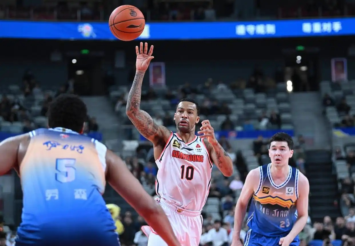 包含广厦男篮今晚状态回暖；志在葡超名次提升；悬念犹存；身体对抗强度拉满的词条