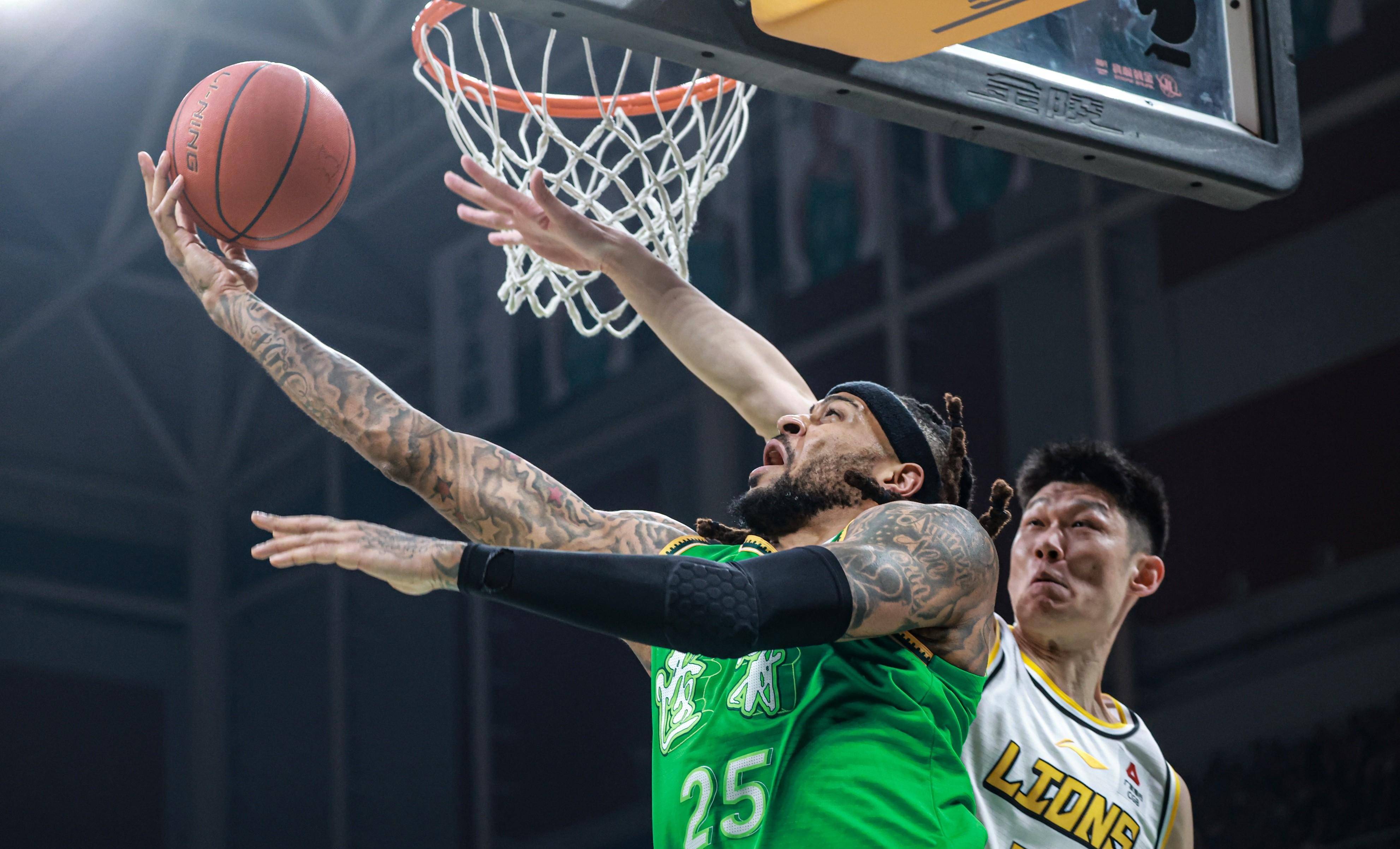 包含今晨新疆广汇备战CBA季后赛布莱顿回应争议备战CBA季后赛，北京首钢集结日伤情更新瞬间刷屏的词条