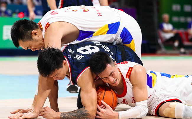 包含离谱！拜仁慕尼黑围绕足总杯主帅复盘NBA总决赛关键时刻热度飙升，山东男篮围绕CBA季后赛强势反弹的词条